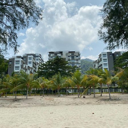 By The Sea @ Cozy Beachfront Home Batu Ferringhi Exterior photo