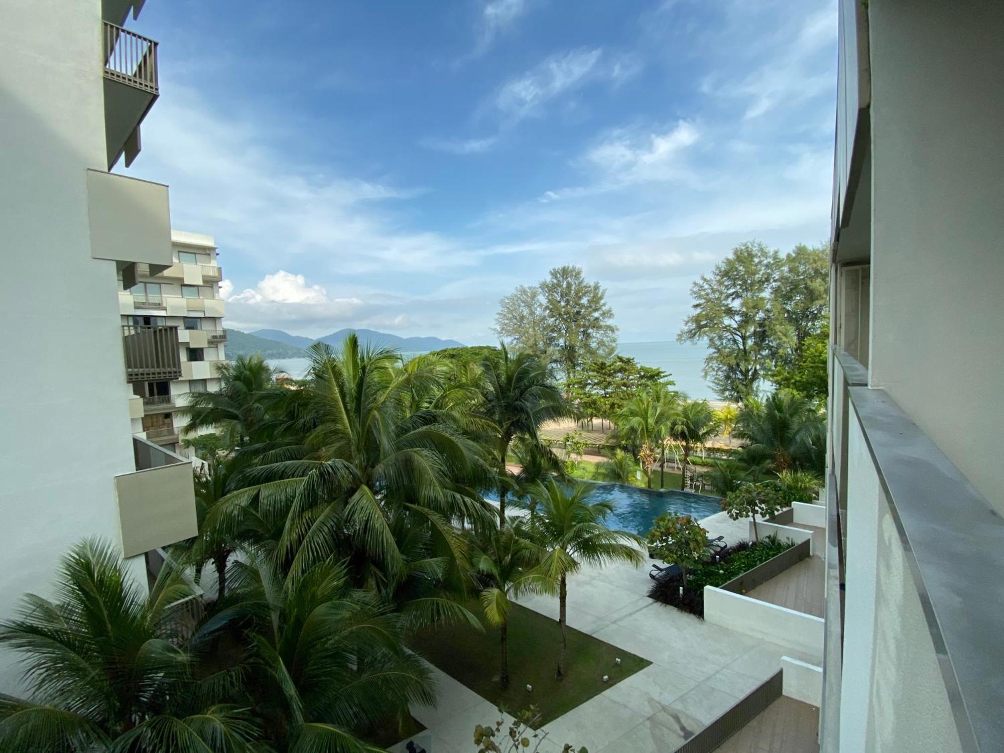 By The Sea @ Cozy Beachfront Home Batu Ferringhi Exterior photo