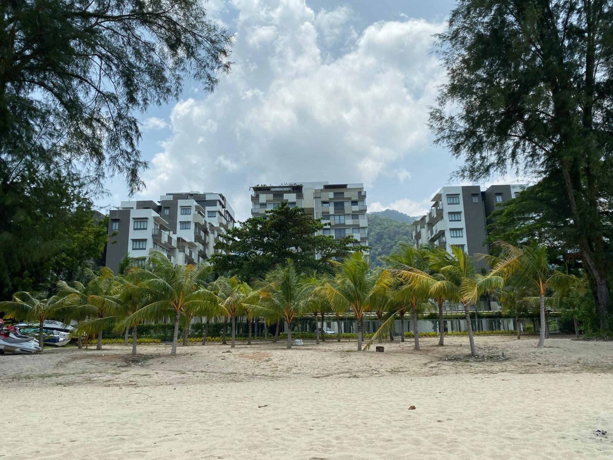 By The Sea @ Cozy Beachfront Home Batu Ferringhi Exterior photo